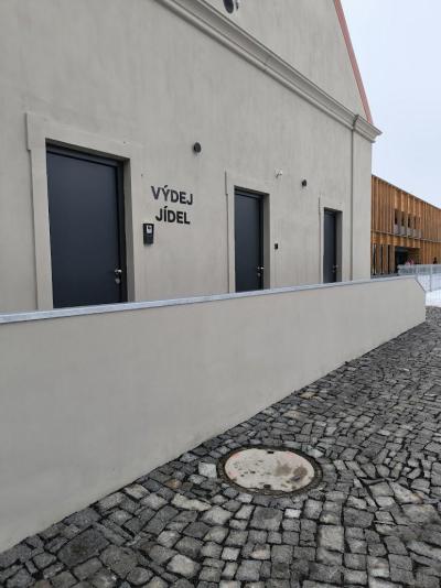 Od 9. února začínáme v jídelně vařit pro cizí strávníky